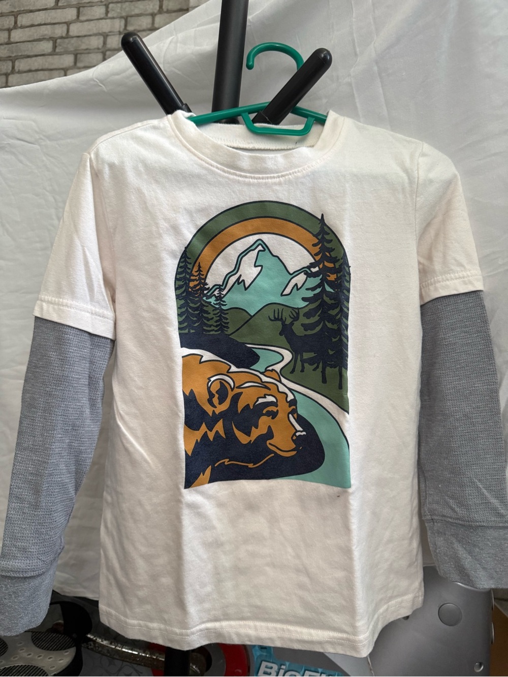 👦🏼 4 for $10 Cream Long Sleeve Tee with Green, Gray & Tan Bear Graphic